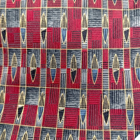 Roundtree and Yorke Necktie Tie  Silk Red Multicolored Geometric Jacquard USA - Picture 2 of 11